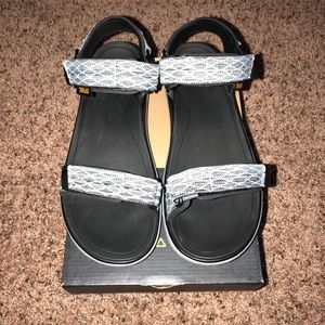 NIB Men’s black/white Teva sandals size 9.5/42.5